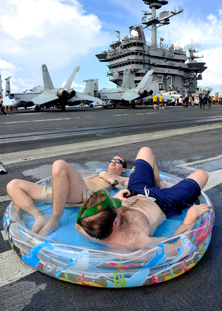 Illustration for article titled Steel Beach- When US Navy Ships Throw Giant Beach Picnic Parties